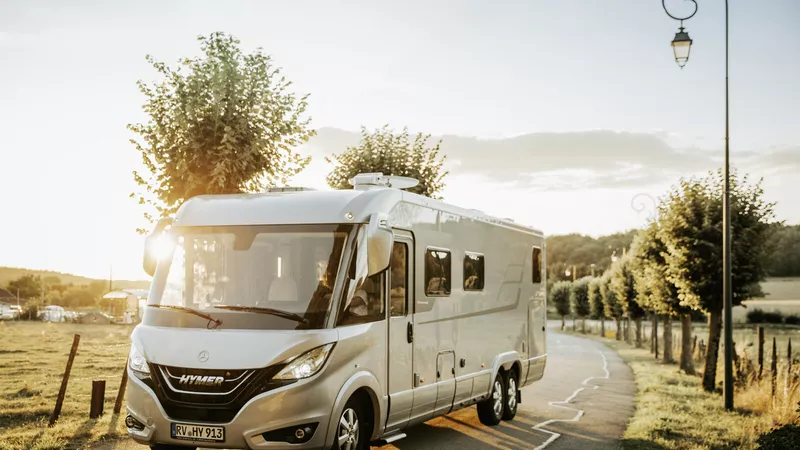 hymer_bml-i-880_frankreich_fotografie_lisa-and-sven_fl2a9231_bildschirm-96-dpi-