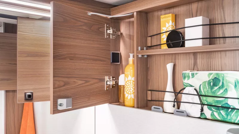 er19_tou_820_gri_veash_i_badschrank